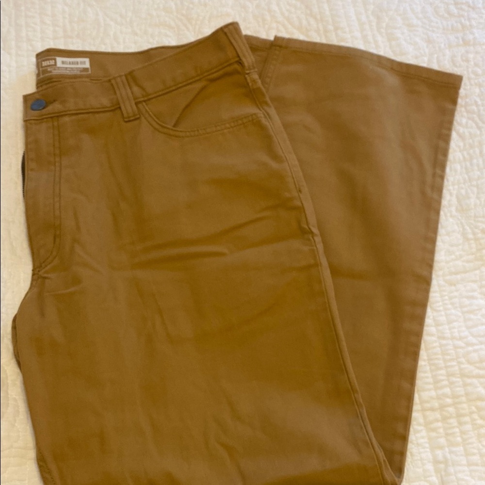 New Carhartt Relaxed Fit work pants 38x32